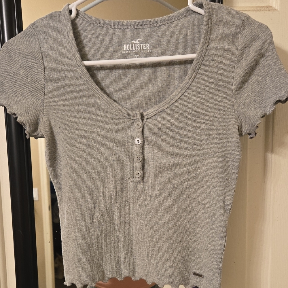 Hollister Women's Short Sleeve Gray Button-Up Tee Size S